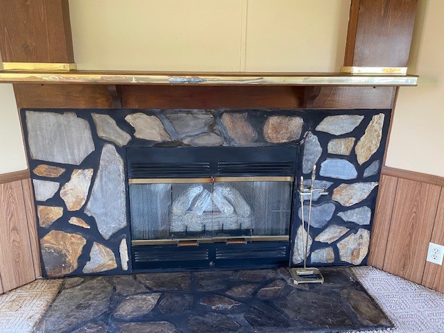751 Monroe Floyd Road Decherd, TN 37324 - Photo 6 of 38 a fireplace with a rug