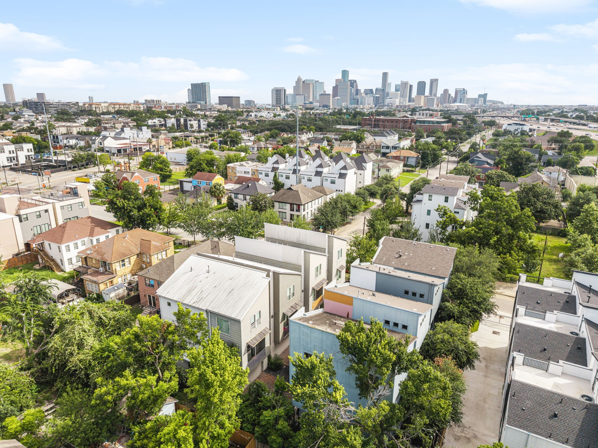 2010 Blodgett Street, Unit G Houston, TX 77004 - Photo 23 of 31 an aerial view of a city with lots of residential buildings