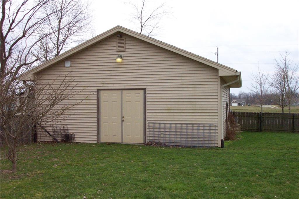 10266 Pentecost Road Indianapolis, IN 46239 - Photo 7 of 31