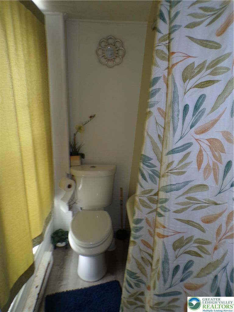 111 Ridge Avenue Allentown, PA 18102 - Photo 11 of 16 2nd floor full bathroom toilet