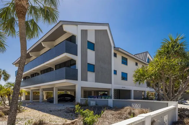 $899,000 | 6804 Gulf Drive, Unit 6804, Holmes Beach, FL 34217