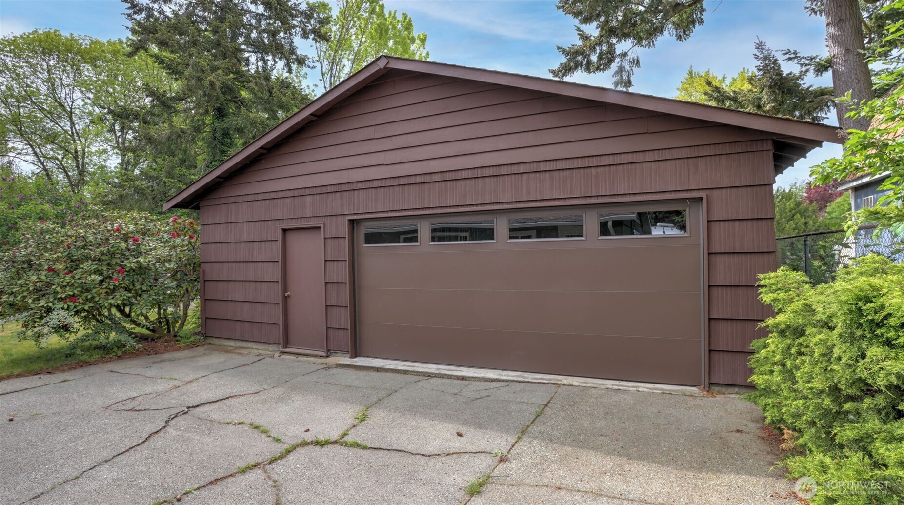 12515 Southeast 171st Street Renton, WA 98058 - Photo 21 of 24 a backyard of a house