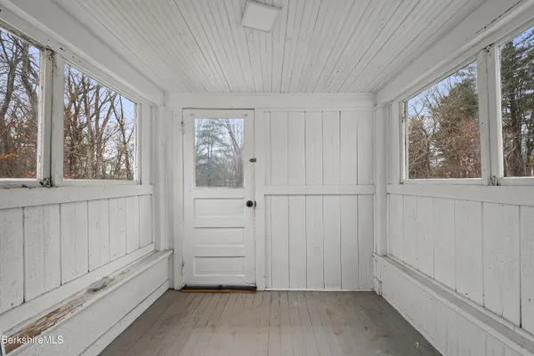 a view of utility room