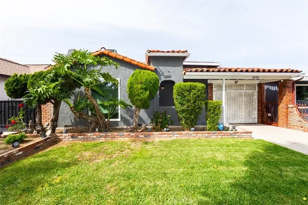 $940,000 | 1919 West 82nd Street, Los Angeles, CA 90047