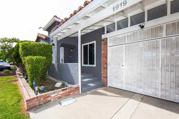 $940,000 | 1919 West 82nd Street, Los Angeles, CA 90047