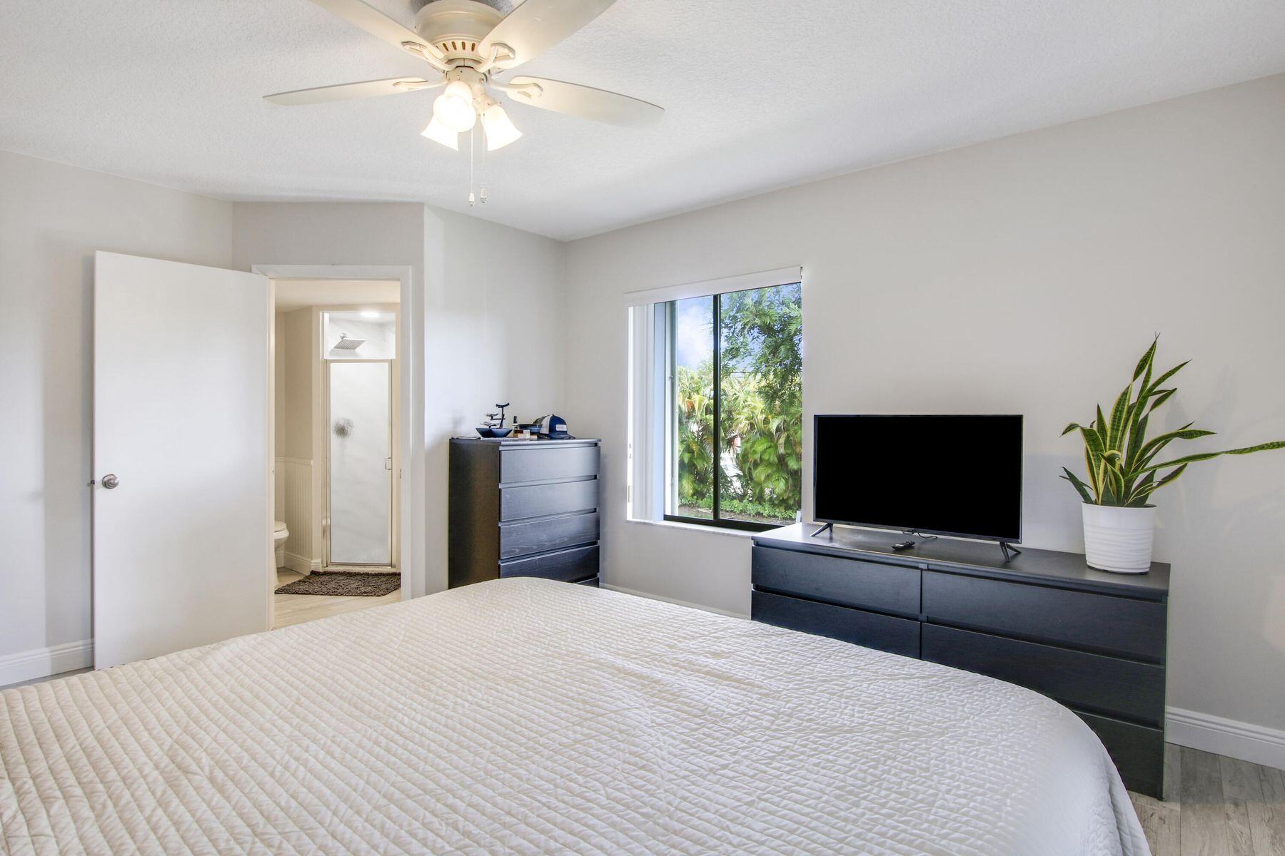 150 Pineview Road, Unit C6 Jupiter, FL 33469 - Photo 13 of 22 20221114160322618413000000-o