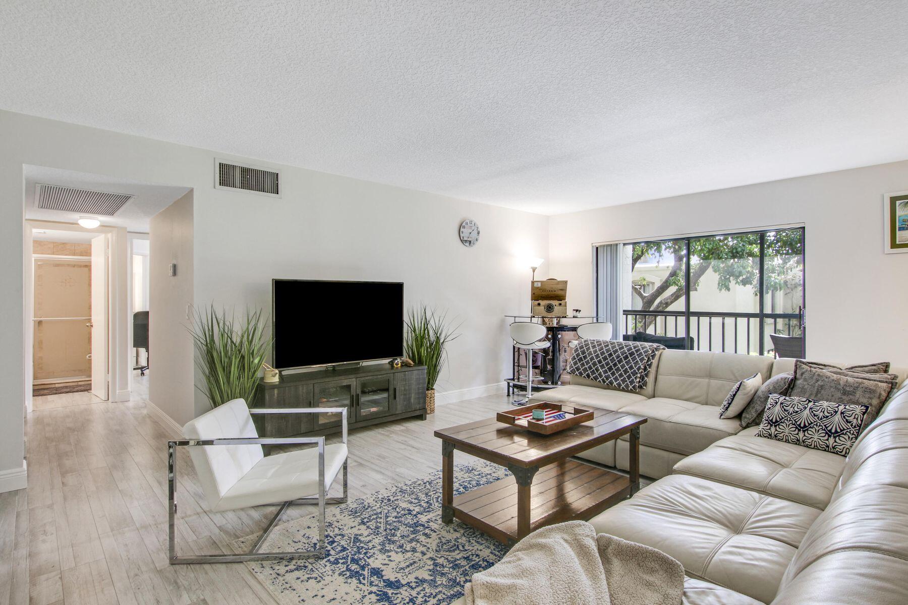 150 Pineview Road, Unit C6 Jupiter, FL 33469 - Photo 3 of 22 20221114160459222499000000-o