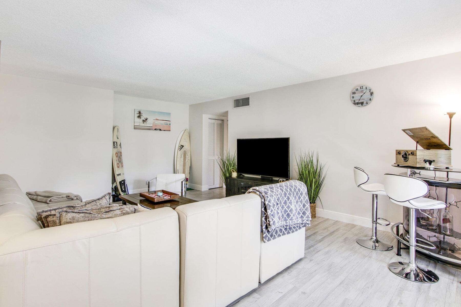 150 Pineview Road, Unit C6 Jupiter, FL 33469 - Photo 6 of 22 20221114160431933613000000-o