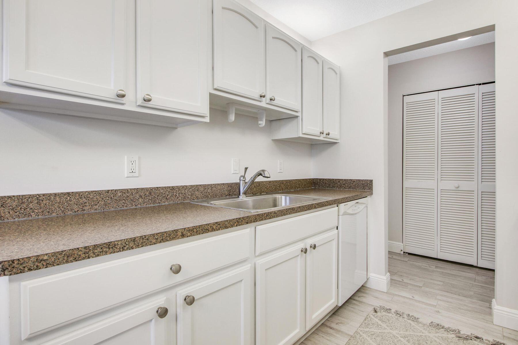 150 Pineview Road, Unit C6 Jupiter, FL 33469 - Photo 9 of 22 20221114160407759619000000-o