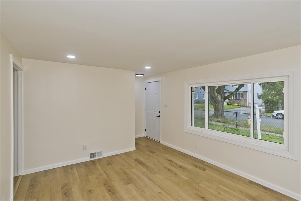102 San Miguel Street Springfield, MA 01104 - Photo 4 of 37