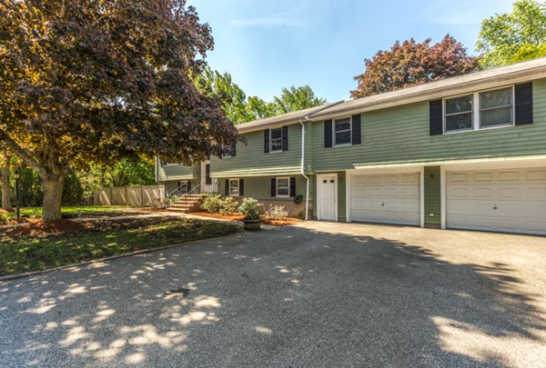 140 Parker Road Wakefield, MA 01880 - Photo 3 of 30 Gallery Image 3