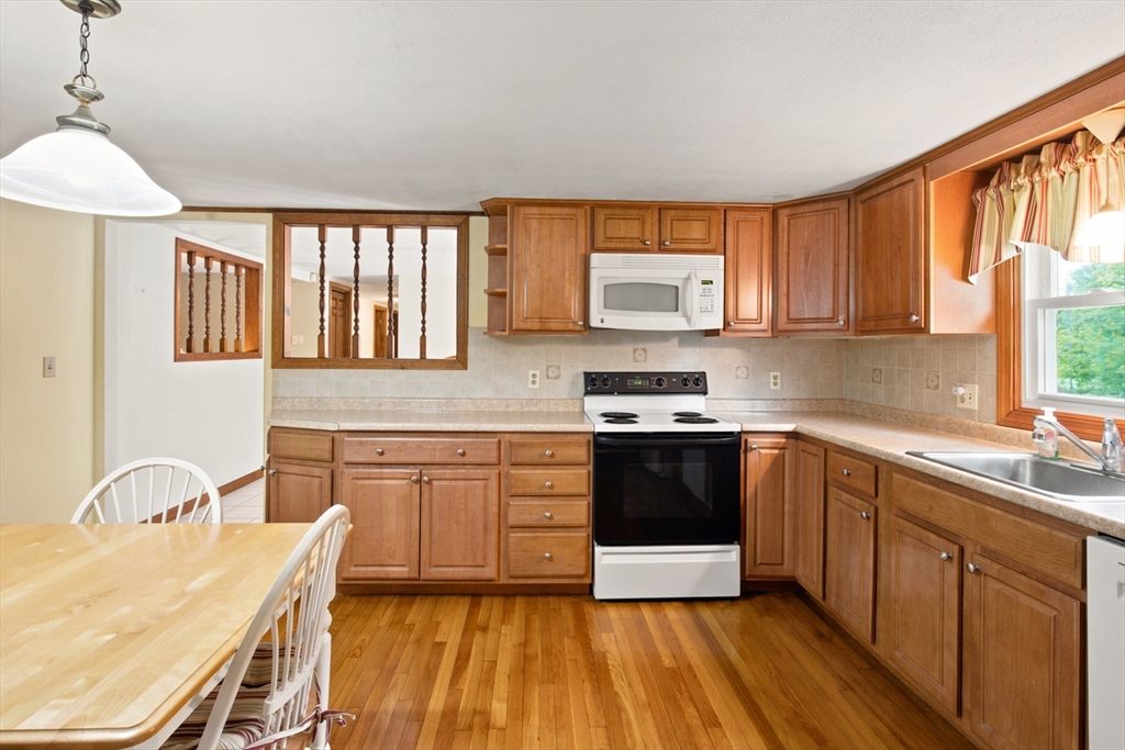 18 Gifford Road Westport, MA 02790 - Photo 9 of 28