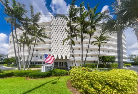 $599,000 | 2505 South Ocean Boulevard, Unit 411, Palm Beach, FL 33480