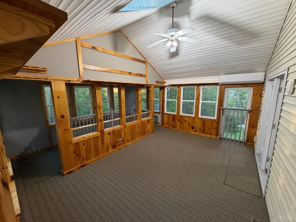 a view of a yard in front of the house