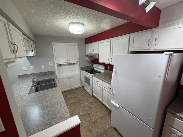 $465,000 | 95 Indian Pointe Drive, Hardy, VA 24101