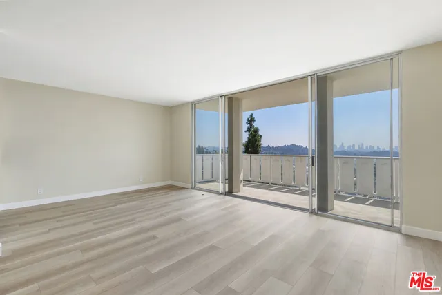 a view of livingroom with hardwood floor