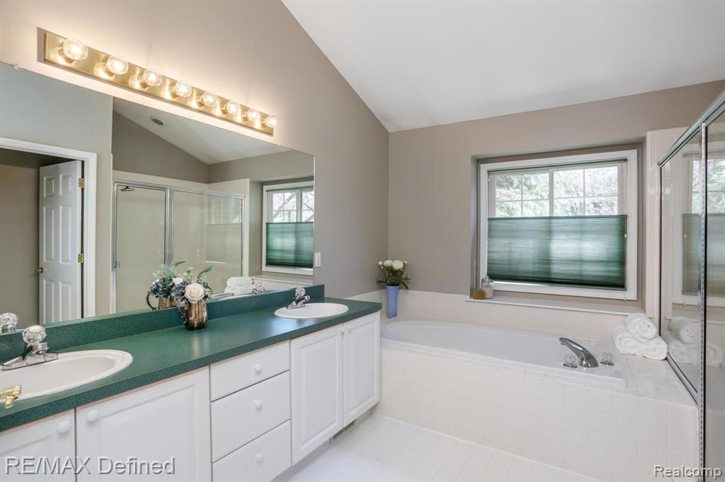 3818 Red Root Road Lake Orion, MI 48360 - Photo 29 of 41