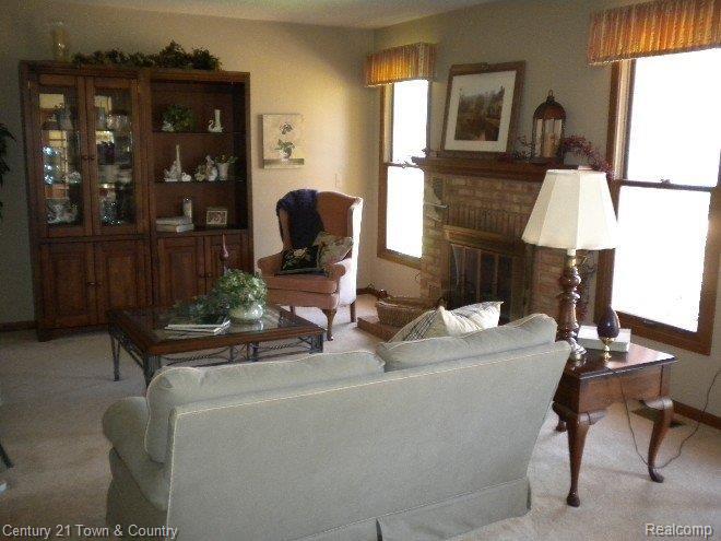 1198 Greenleaf Drive Rochester, MI 48309 - Photo 12 of 25 Great Room.jpg