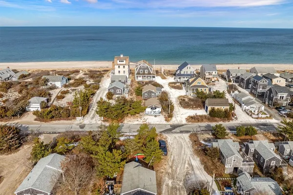 $587,900 | 174 North Shore Boulevard, Unit 1, Sandwich, MA 02537