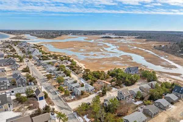 $587,900 | 174 North Shore Boulevard, Unit 1, Sandwich, MA 02537