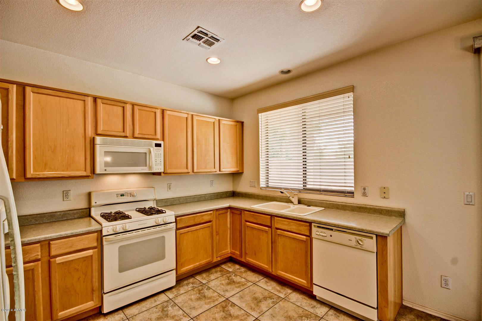 906 South Roca Street Gilbert, AZ 85296 - Photo 8 of 19 Roca (11)