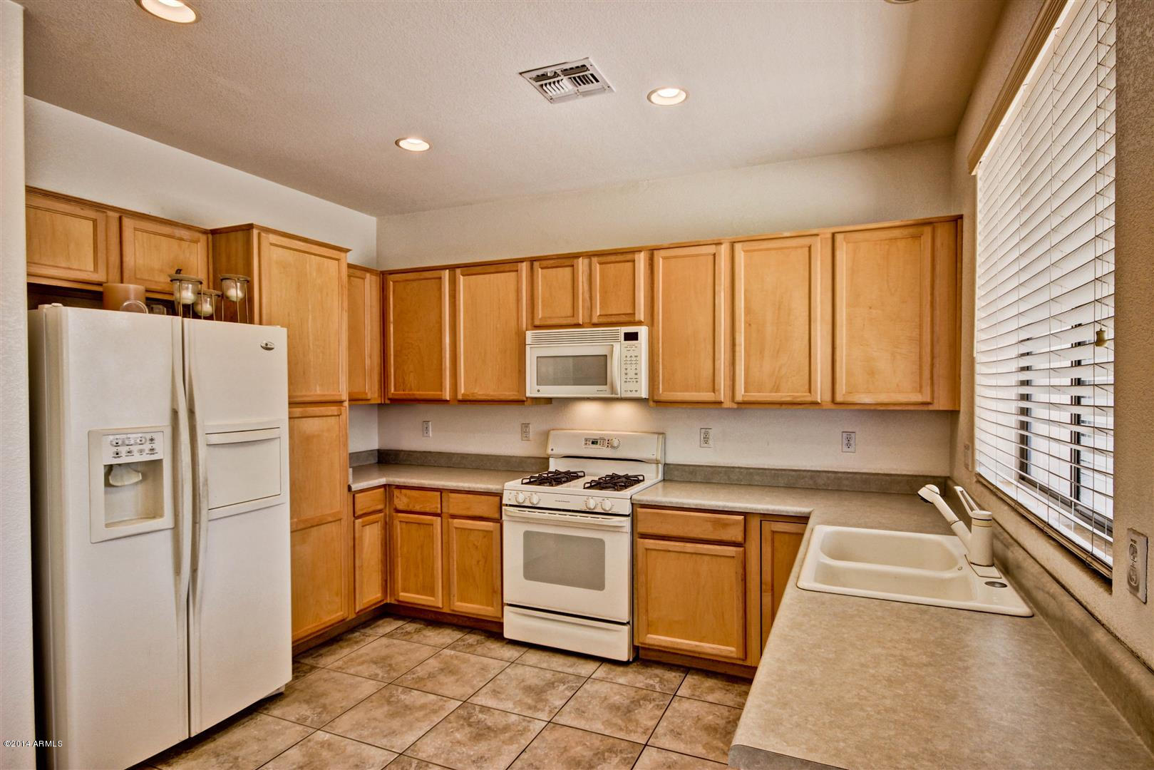 906 South Roca Street Gilbert, AZ 85296 - Photo 9 of 19 Roca (12)