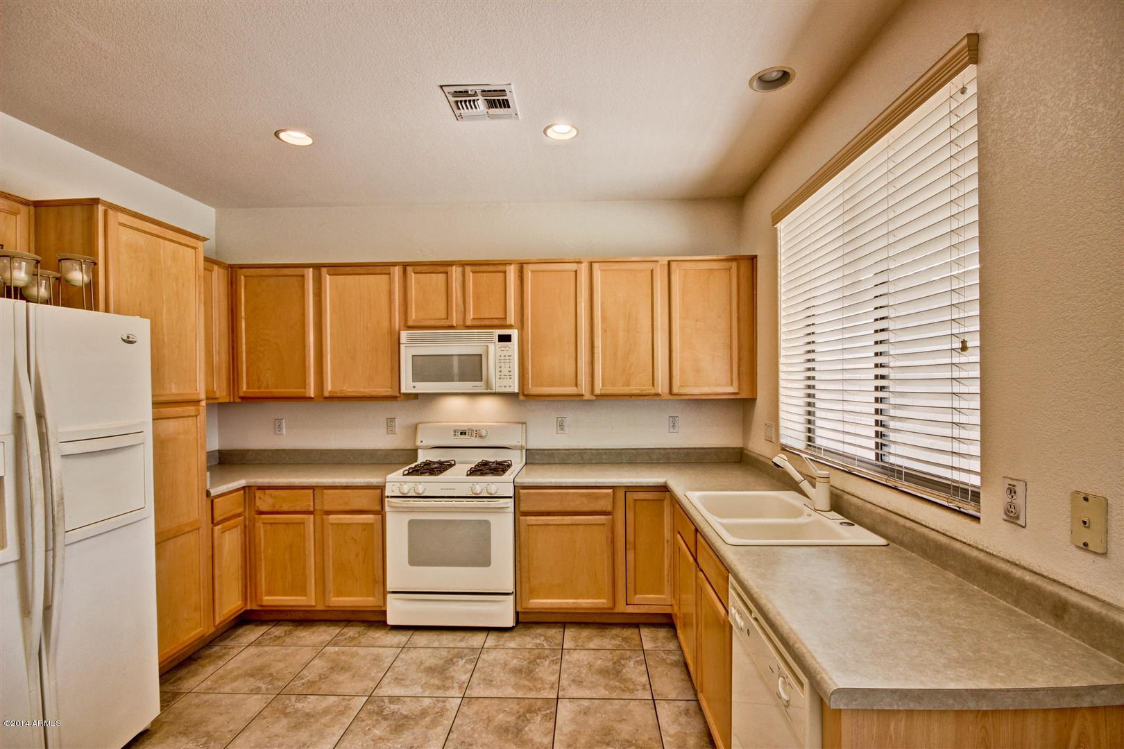 906 South Roca Street Gilbert, AZ 85296 - Photo 10 of 19 Roca (13)