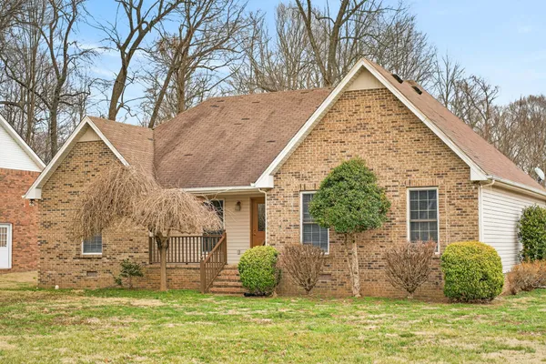 $2,100 | 108 Deerfield Drive, Springfield, TN 37172