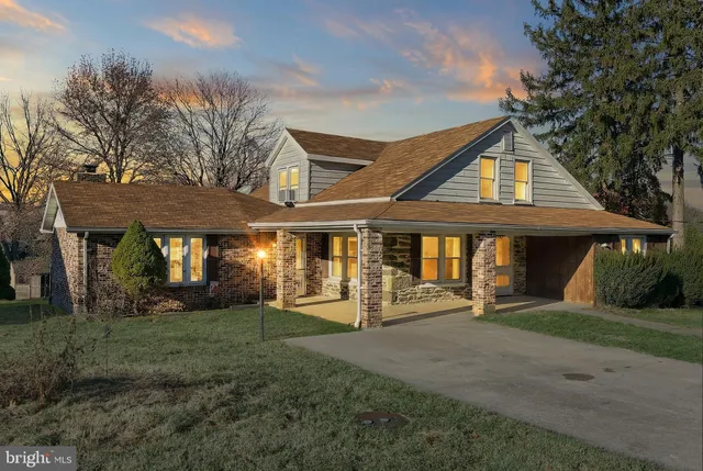 $364,900 | 9446 East Springfield Road, Seven Valleys, PA 17360