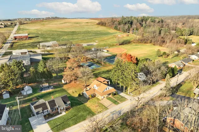 $364,900 | 9446 East Springfield Road, Seven Valleys, PA 17360