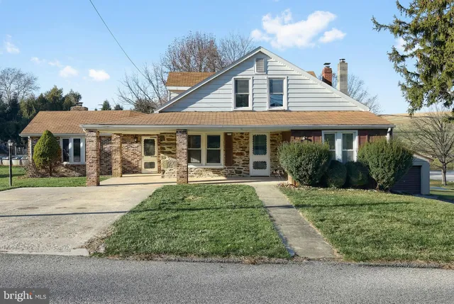 $364,900 | 9446 East Springfield Road, Seven Valleys, PA 17360