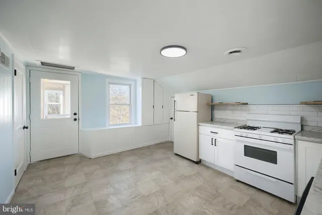 $364,900 | 9446 East Springfield Road, Seven Valleys, PA 17360