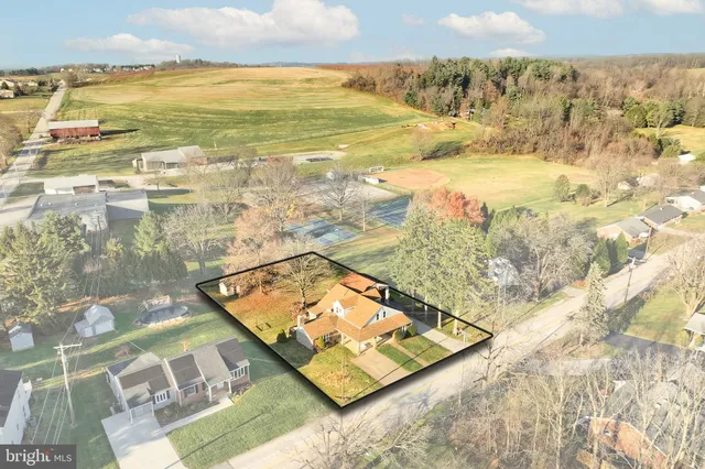 $364,900 | 9446 East Springfield Road, Seven Valleys, PA 17360