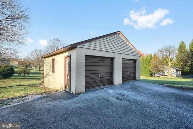 $364,900 | 9446 East Springfield Road, Seven Valleys, PA 17360