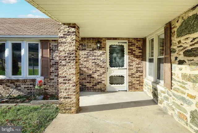 $364,900 | 9446 East Springfield Road, Seven Valleys, PA 17360