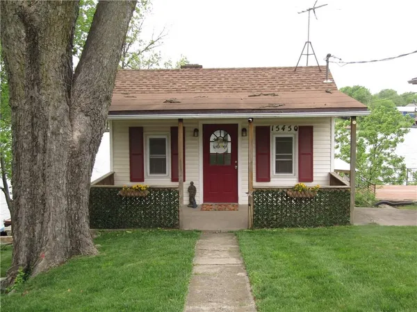 $550,000 | 15450 Lake Road 10, Gardner, KS 66030