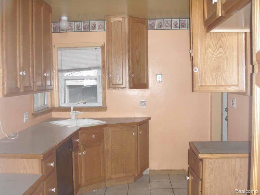 9557 Inkster Road Livonia, MI 48150 - Photo 9 of 14 PA138867r
