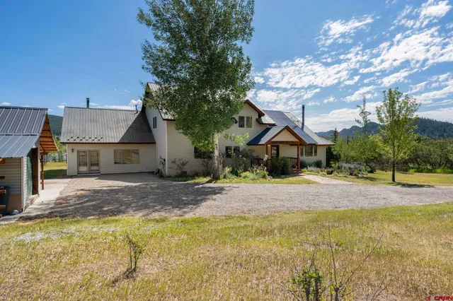 a view of a house with basketball court