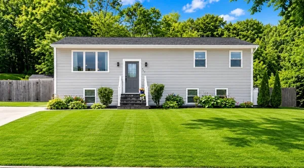 $509,000 | 117 Elizabeth Avenue, North Smithfield, RI 02896