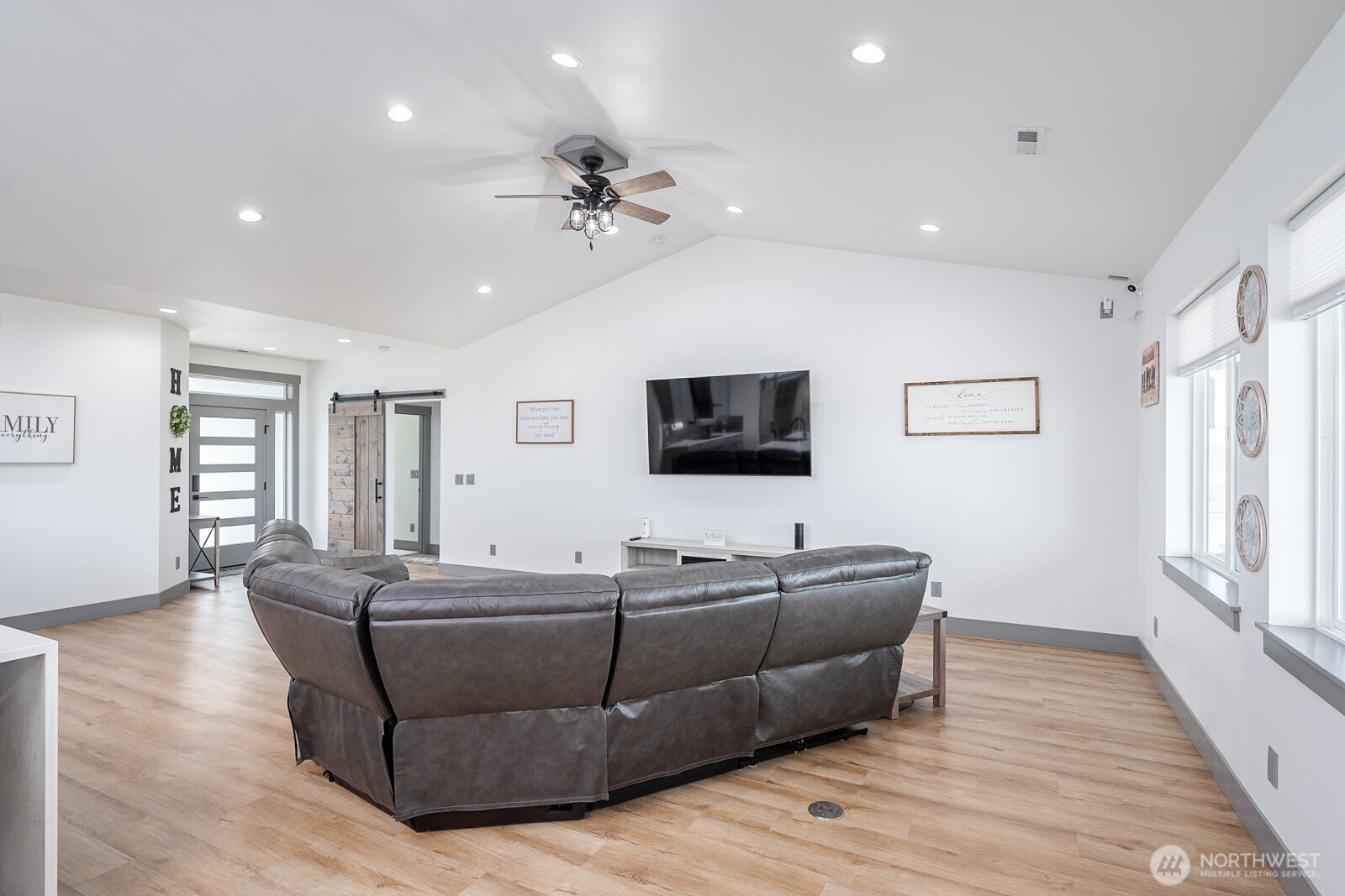 271 Baseline.5 Road Southeast Moses Lake, WA 98837 - Photo 10 of 37 Gallery Image 10