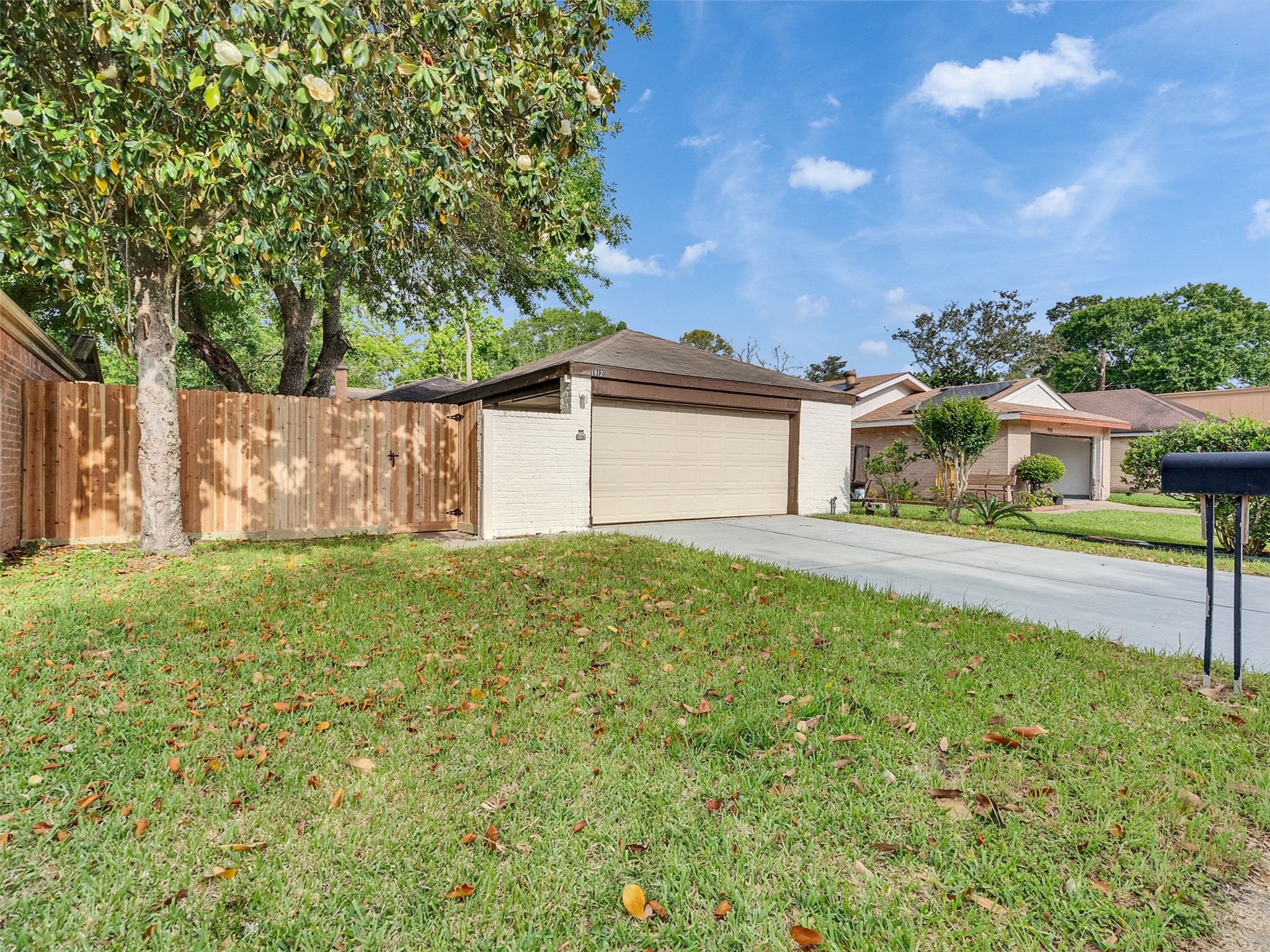 1912 Tremont Court Rosenberg, TX 77471 - Photo 3 of 28