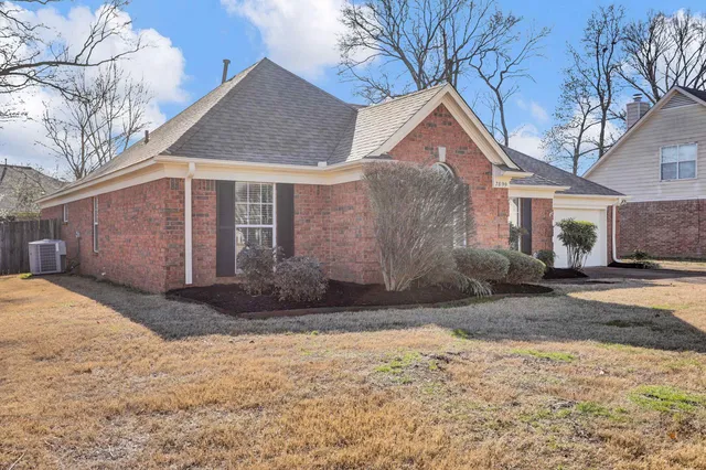 a view of a yard in front of a house