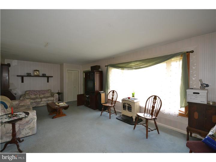 227 West County Line Road Hatboro, PA 19040 - Photo 3 of 19 Living Room