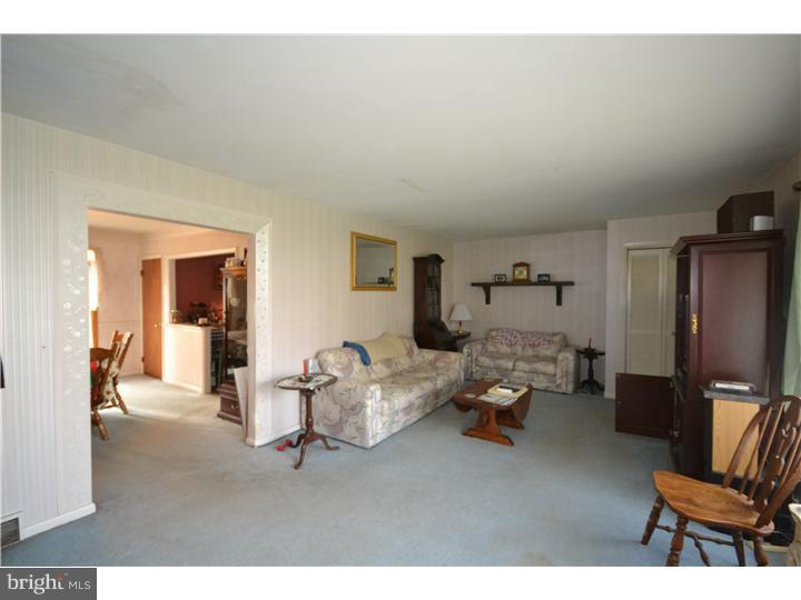 227 West County Line Road Hatboro, PA 19040 - Photo 4 of 19 Living Room