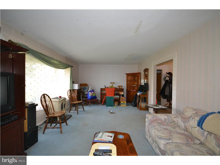 227 West County Line Road Hatboro, PA 19040 - Photo 5 of 19 Living Room