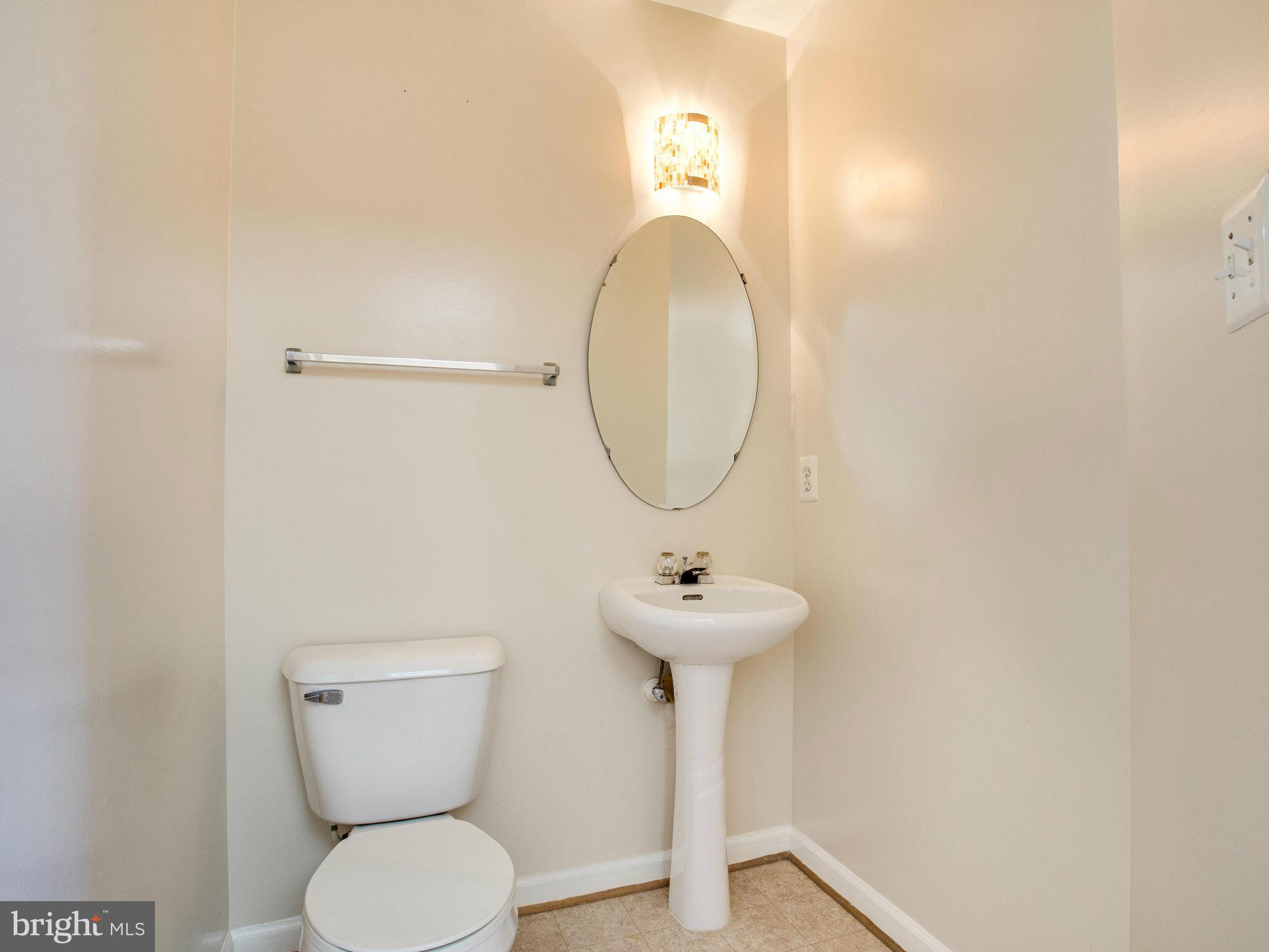 6395 Stagg Court Springfield, VA 22150 - Photo 11 of 30 a bathroom with a toilet sink and mirror