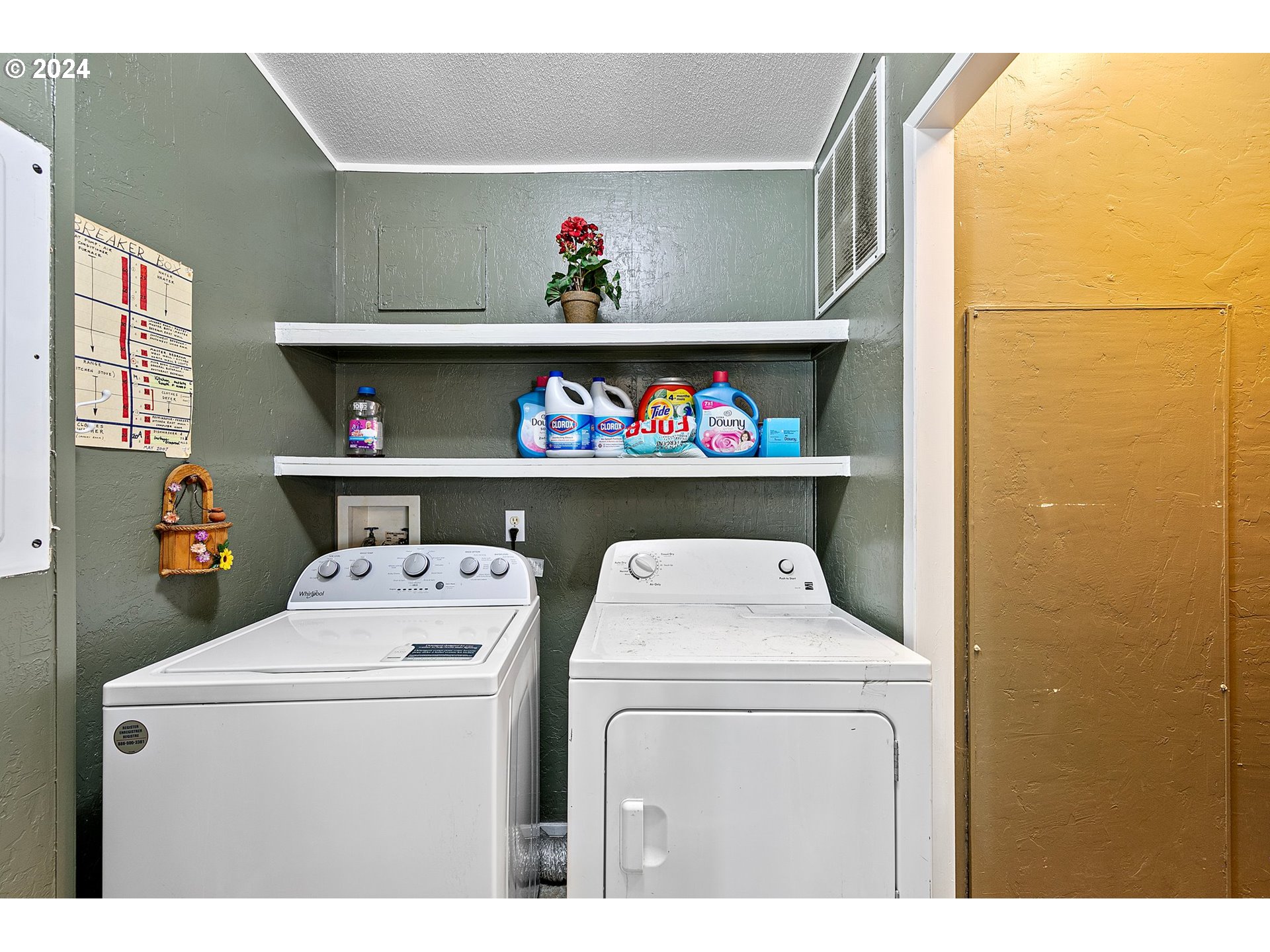 5335 Daisy Street, Unit 55 Springfield, OR 97478 - Photo 11 of 27 Laundry
