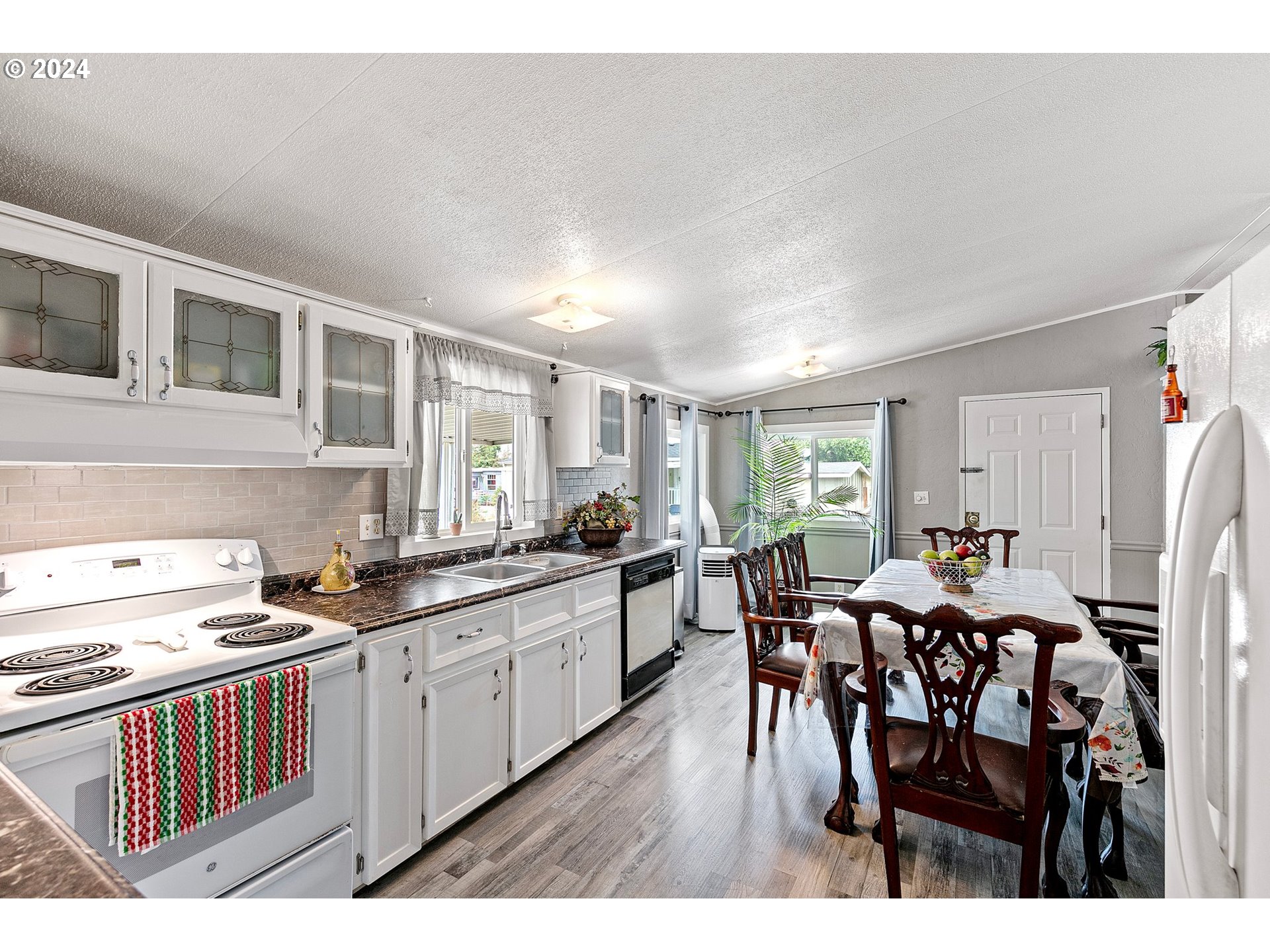 5335 Daisy Street, Unit 55 Springfield, OR 97478 - Photo 6 of 27 Kitchen