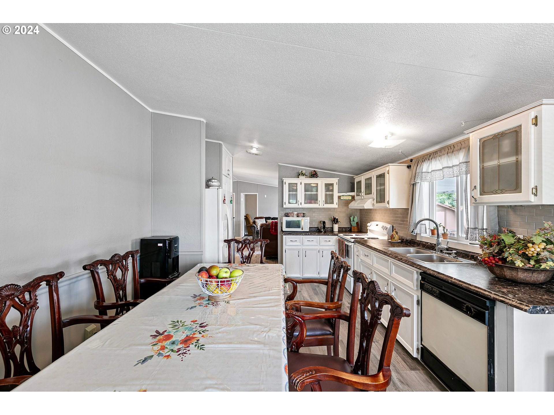 5335 Daisy Street, Unit 55 Springfield, OR 97478 - Photo 7 of 27 Kitchen
