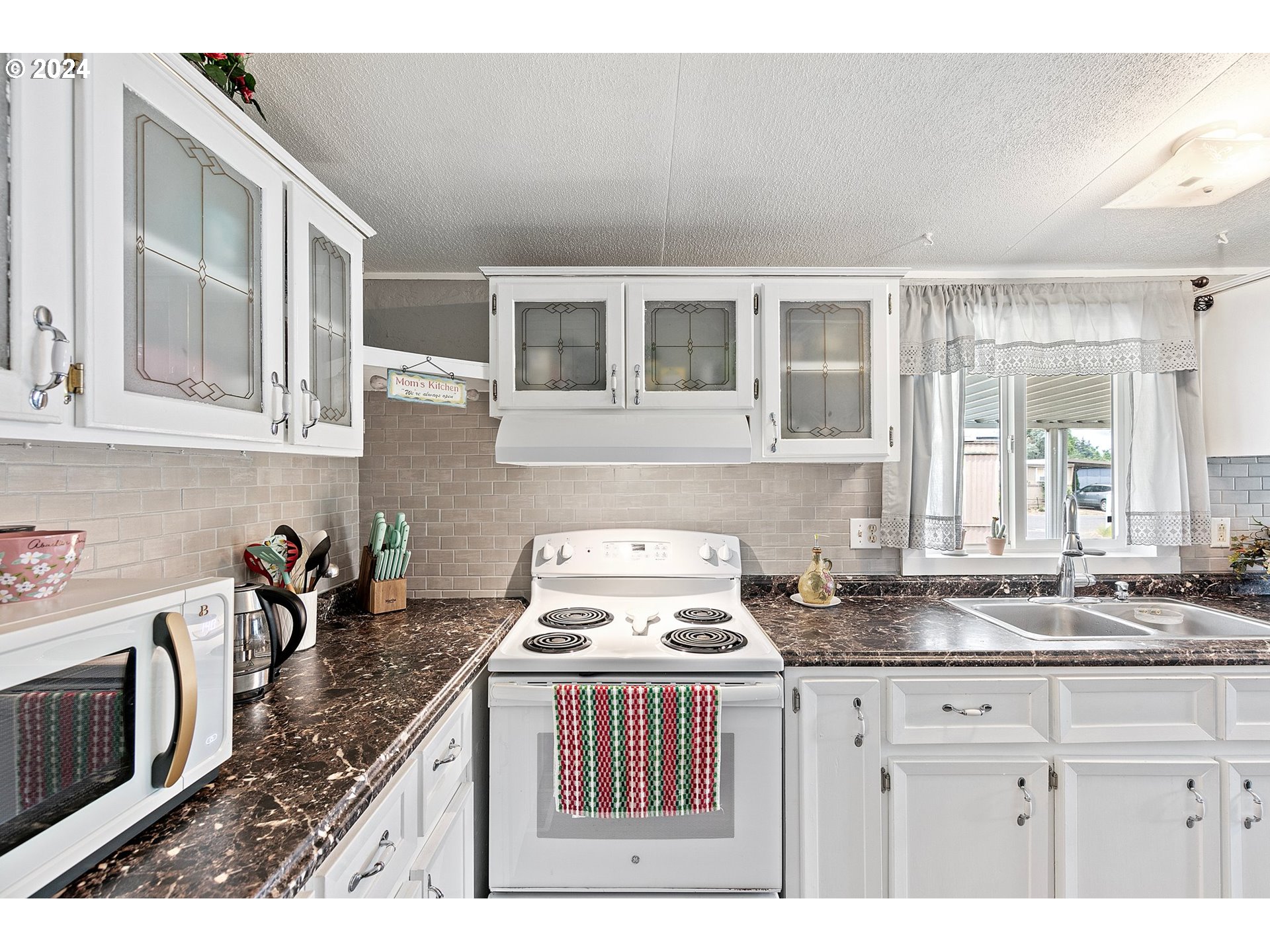 5335 Daisy Street, Unit 55 Springfield, OR 97478 - Photo 8 of 27 Kitchen